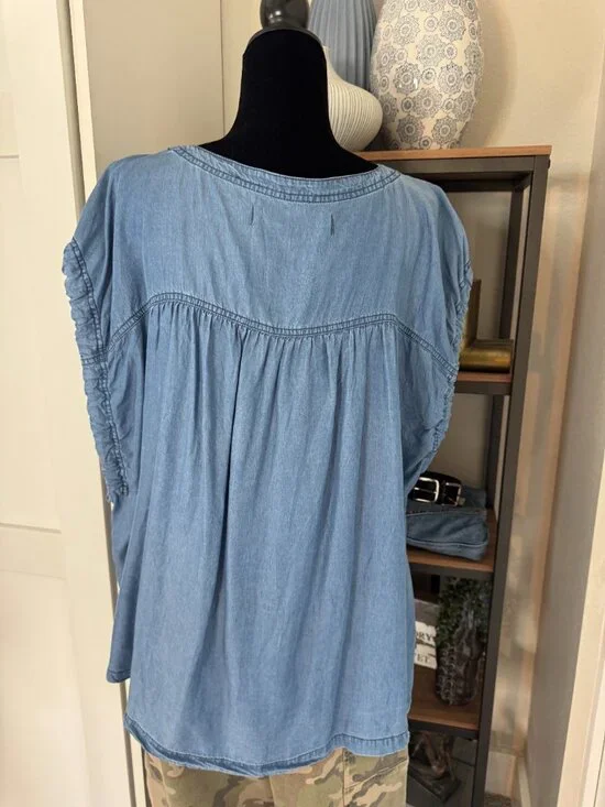 We The Free Blue 1/2 Button Top with Adjustable Armholes - Size S - Picture 2 of 4